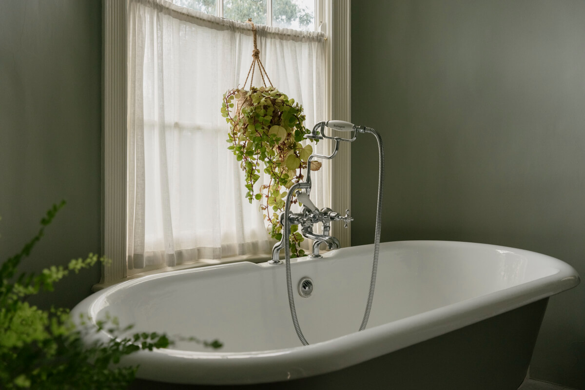 freestanding bath detail