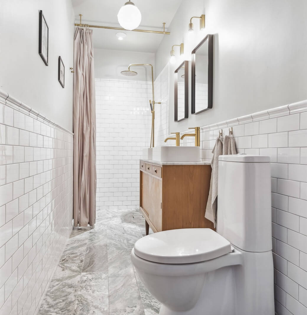 small-bathroom-white-tiles-nordroom