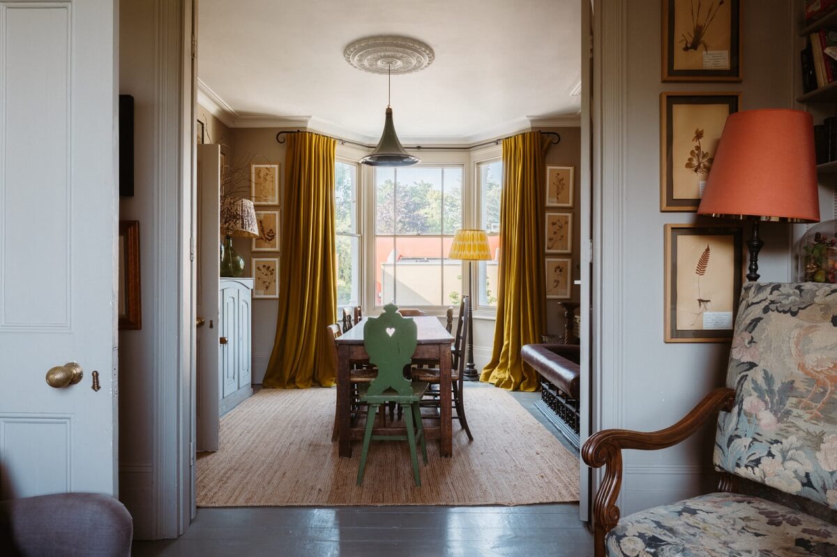 view-into-dining-room-ordroom