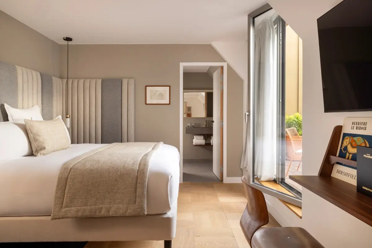 hotel pilgrim chambres deluxe balcon 00116a7787 hotel pilgrim md 656087ee6b124100653915 Top Boutique & Design Hotels in the Latin Quarter of Paris